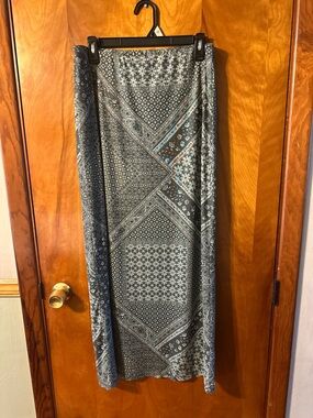 No Boundaries Green Patterned Top with White Tag